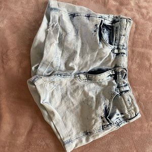 women's light wash denim shorts
